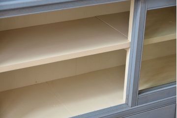 アンティーク家具　アンティークペイント　大きな重ねガラス戸収納棚