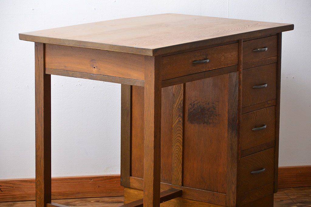 アンティーク家具　アンティーク　古い木製の小ぶりなデスク(片袖机)