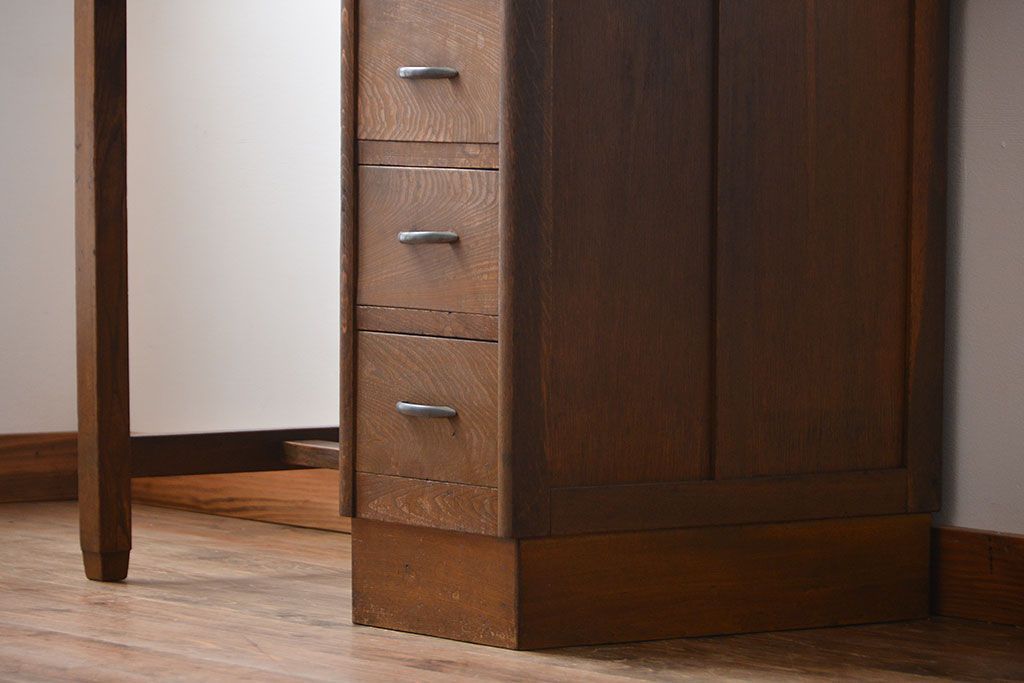 アンティーク家具　アンティーク　古い木製の小ぶりなデスク(片袖机)