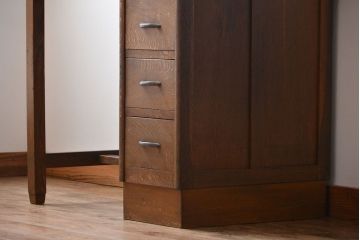 アンティーク家具　アンティーク　古い木製の小ぶりなデスク(片袖机)