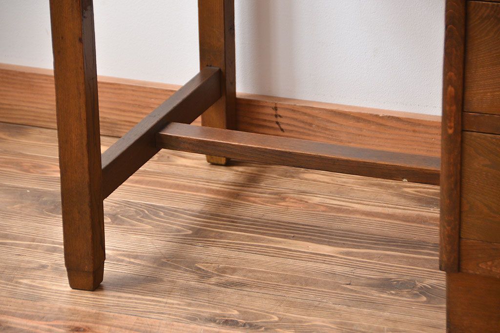 アンティーク家具　アンティーク　古い木製の小ぶりなデスク(片袖机)