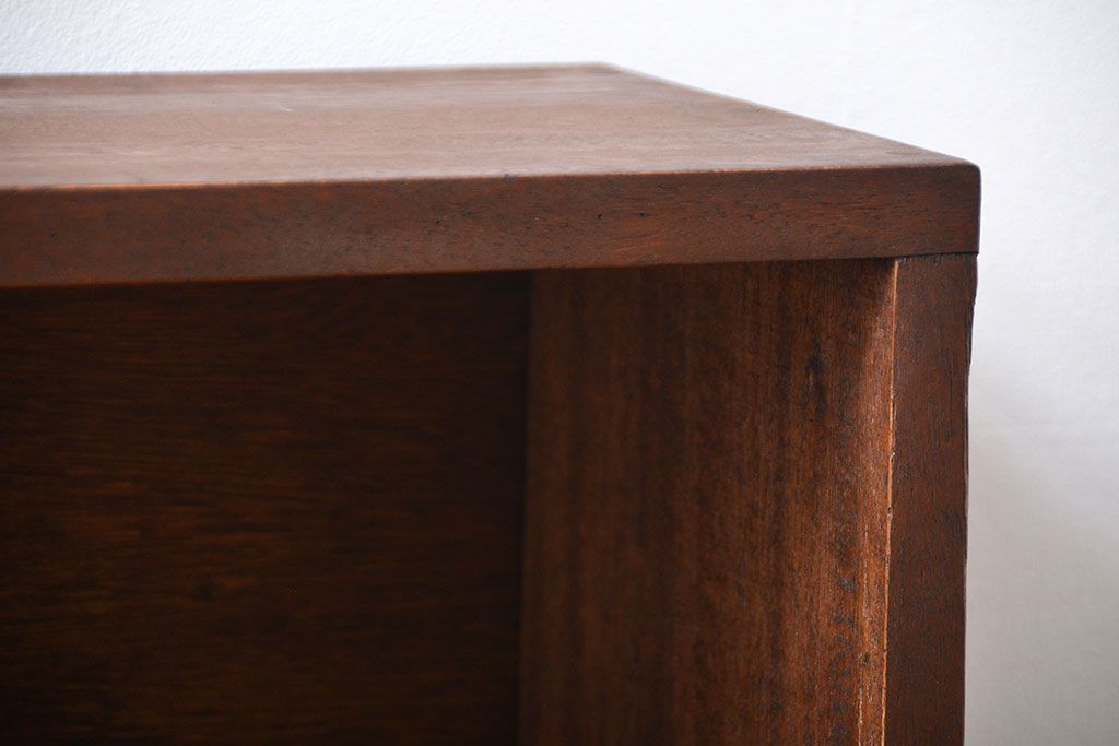 アンティーク家具　アンティーク　古い木製のシンプルな薄型本棚(1)