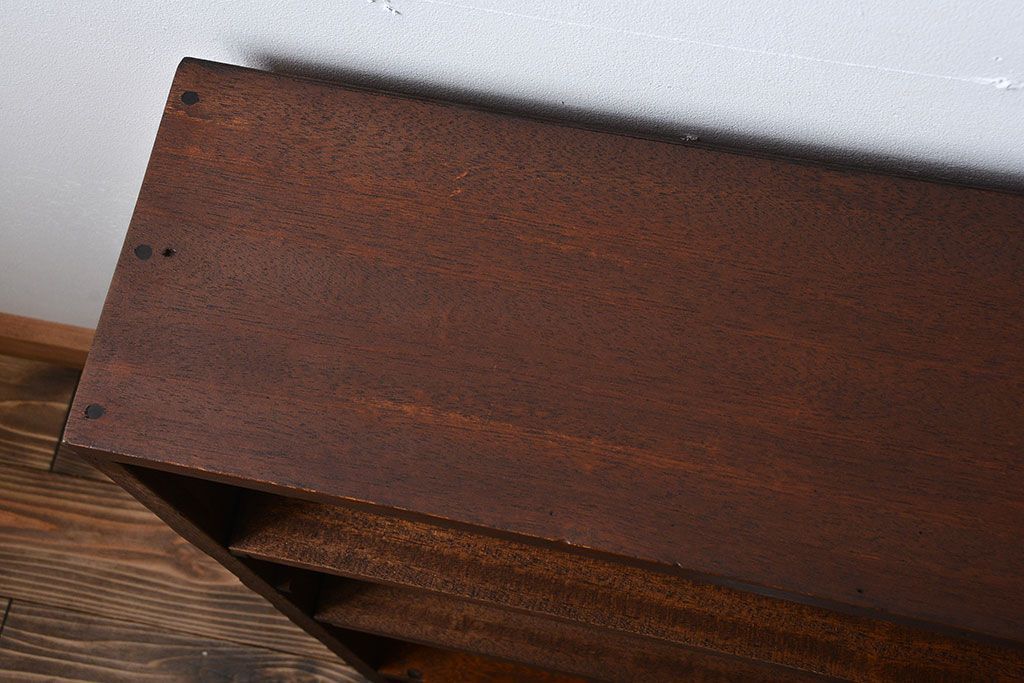 アンティーク家具　アンティーク　古い木製のシンプルな薄型本棚(2)