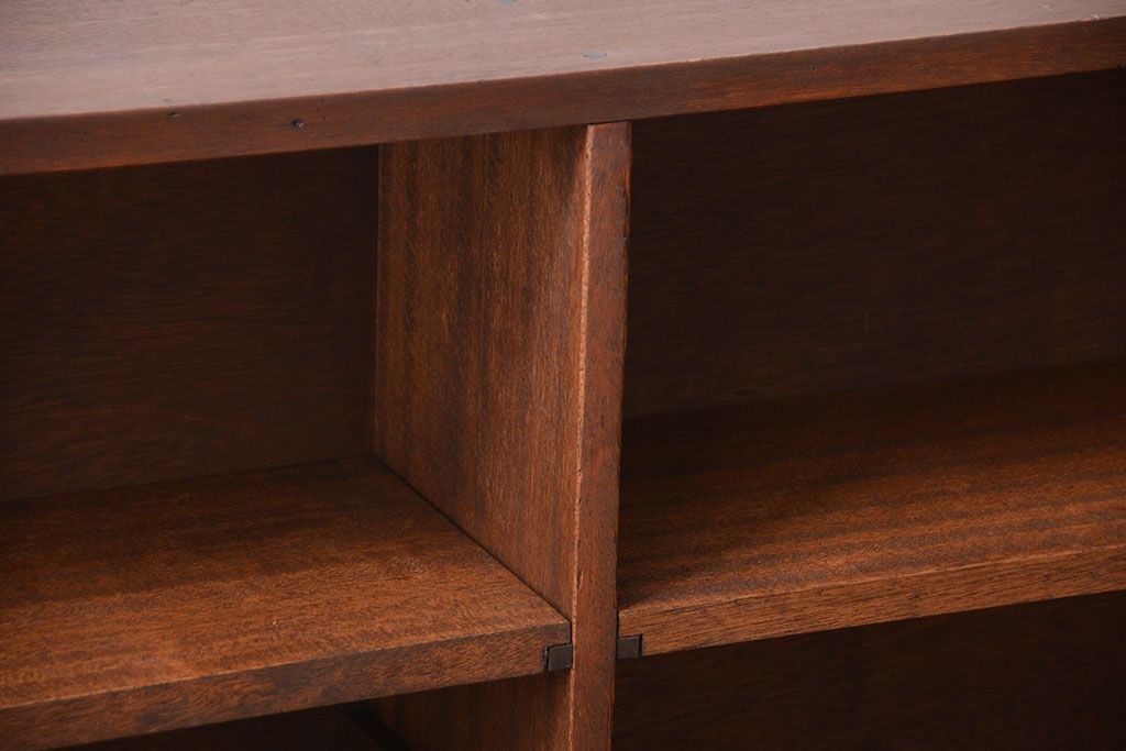 アンティーク家具　アンティーク　古い木製のシンプルな薄型本棚(2)