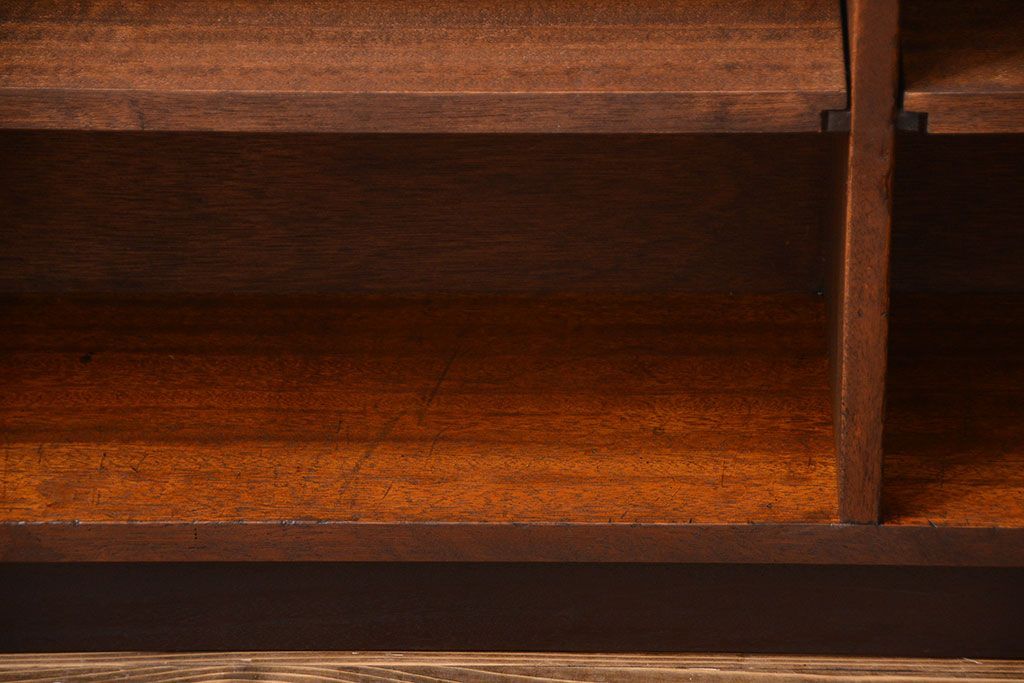 アンティーク家具　アンティーク　古い木製のシンプルな薄型本棚(2)