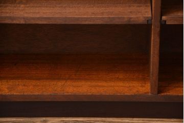 アンティーク家具　アンティーク　古い木製のシンプルな薄型本棚(2)