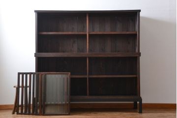 アンティーク家具　古民具・骨董　4枚引き戸の鉄脚付き木製重ね収納棚