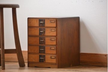 レトロ家具　昭和レトロ　ネームプレート付き!古い木製のアンティーク小引き出し