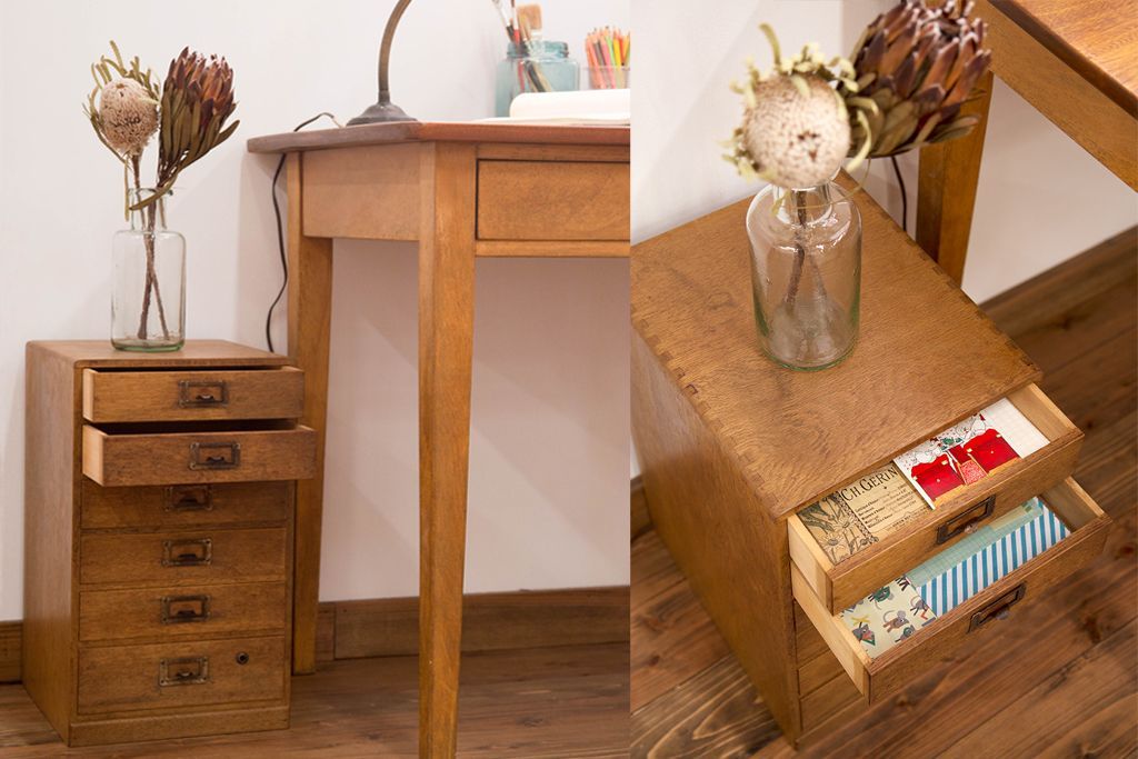 レトロ家具　アンティーク　古いナラ材のレトロな小引き出し