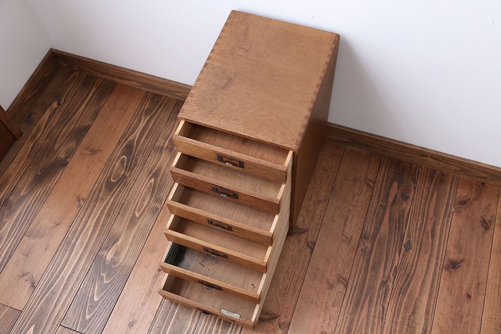 レトロ家具　アンティーク　古いナラ材のレトロな小引き出し