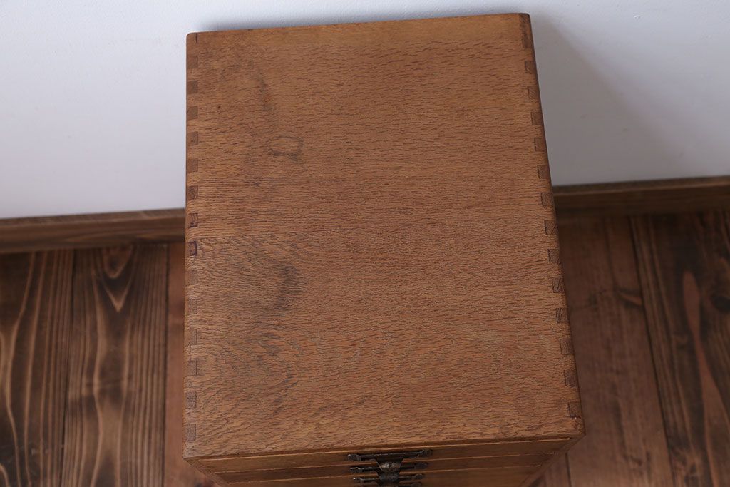 レトロ家具　アンティーク　古いナラ材のレトロな小引き出し