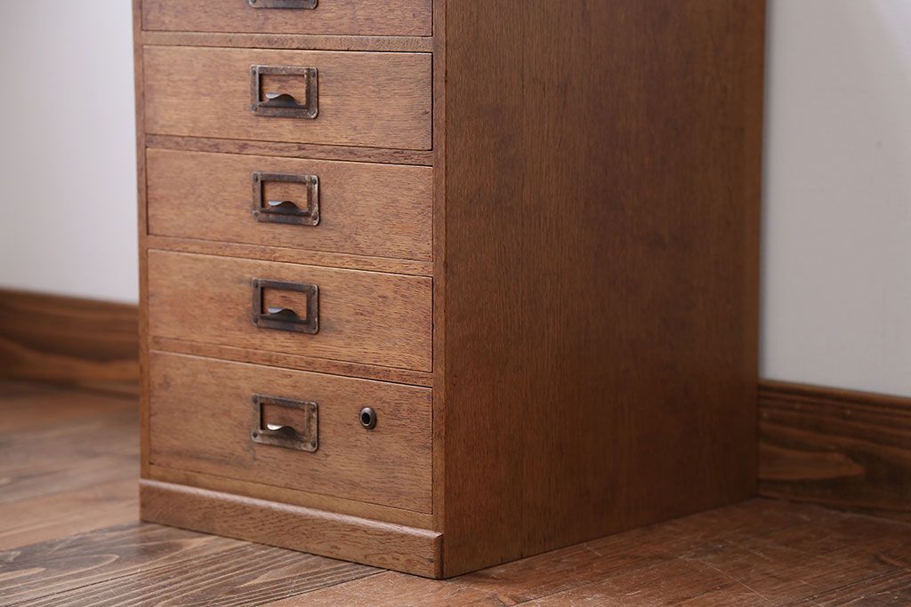 レトロ家具　アンティーク　古いナラ材のレトロな小引き出し