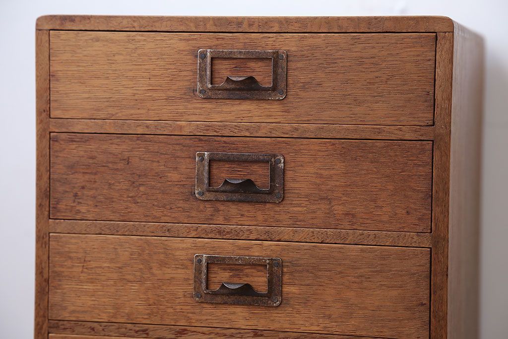 レトロ家具　アンティーク　古いナラ材のレトロな小引き出し