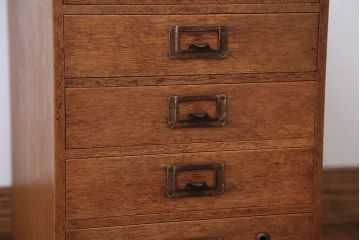 レトロ家具　アンティーク　古いナラ材のレトロな小引き出し
