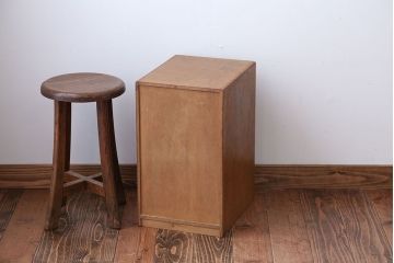 レトロ家具　アンティーク　古いナラ材のレトロな小引き出し