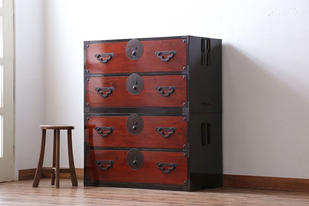 アンティーク家具　古民具・骨董　前面欅材!漆の綺麗な重ね衣装箪笥