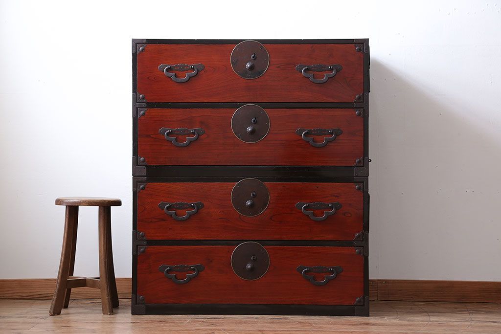 アンティーク家具　古民具・骨董　前面欅材!漆の綺麗な重ね衣装箪笥