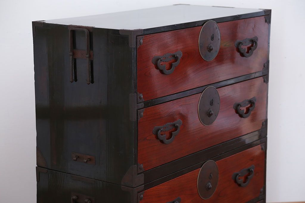 アンティーク家具　古民具・骨董　前面欅材!漆の綺麗な重ね衣装箪笥