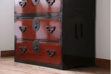 アンティーク家具　古民具・骨董　前面欅材!漆の綺麗な重ね衣装箪笥