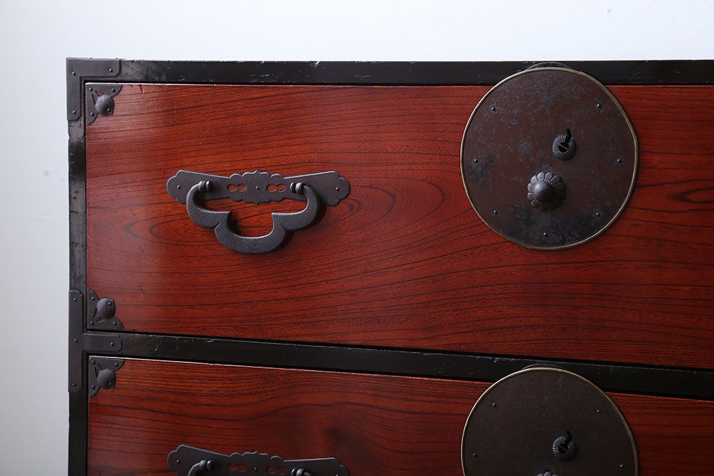 アンティーク家具　古民具・骨董　前面欅材!漆の綺麗な重ね衣装箪笥