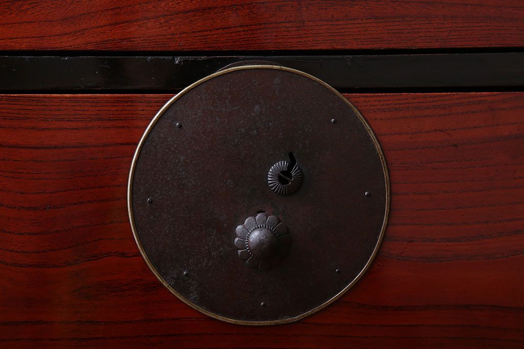 アンティーク家具　古民具・骨董　前面欅材!漆の綺麗な重ね衣装箪笥