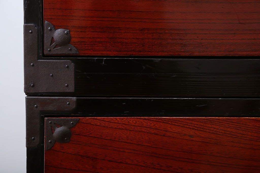 アンティーク家具　古民具・骨董　前面欅材!漆の綺麗な重ね衣装箪笥