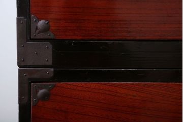 アンティーク家具　古民具・骨董　前面欅材!漆の綺麗な重ね衣装箪笥