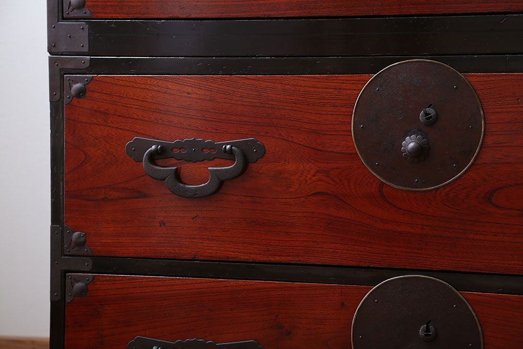 アンティーク家具　古民具・骨董　前面欅材!漆の綺麗な重ね衣装箪笥