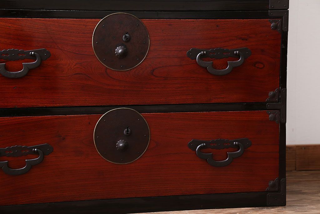 アンティーク家具　古民具・骨董　前面欅材!漆の綺麗な重ね衣装箪笥