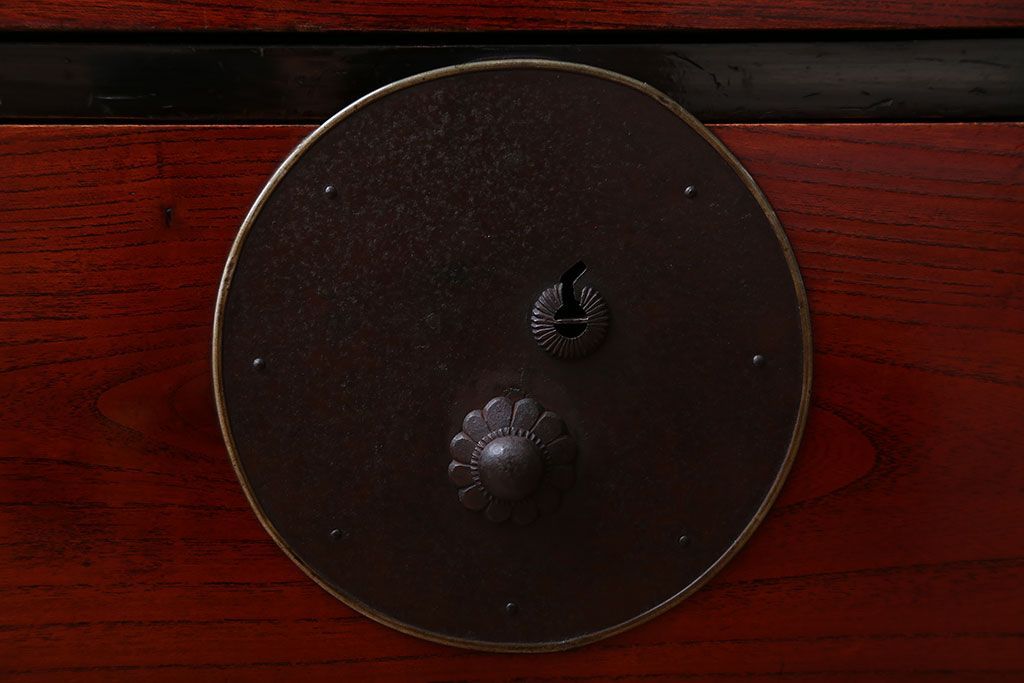 アンティーク家具　古民具・骨董　前面欅材!漆の綺麗な重ね衣装箪笥