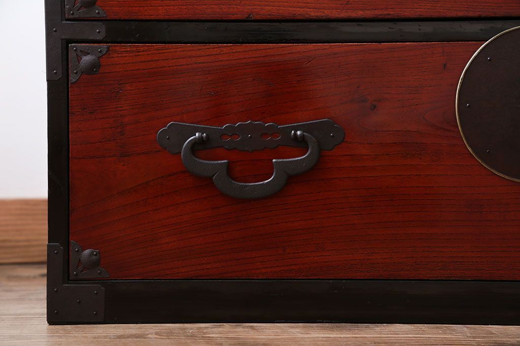 アンティーク家具　古民具・骨董　前面欅材!漆の綺麗な重ね衣装箪笥