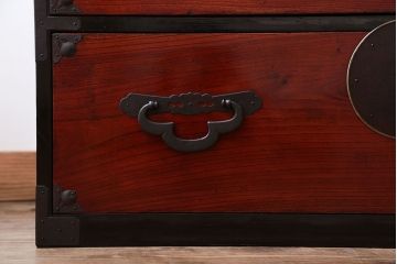 アンティーク家具　古民具・骨董　前面欅材!漆の綺麗な重ね衣装箪笥