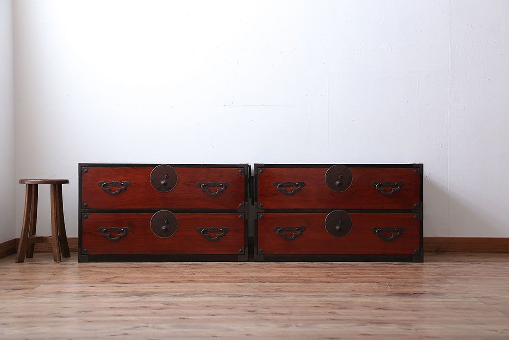 アンティーク家具　古民具・骨董　前面欅材!漆の綺麗な重ね衣装箪笥