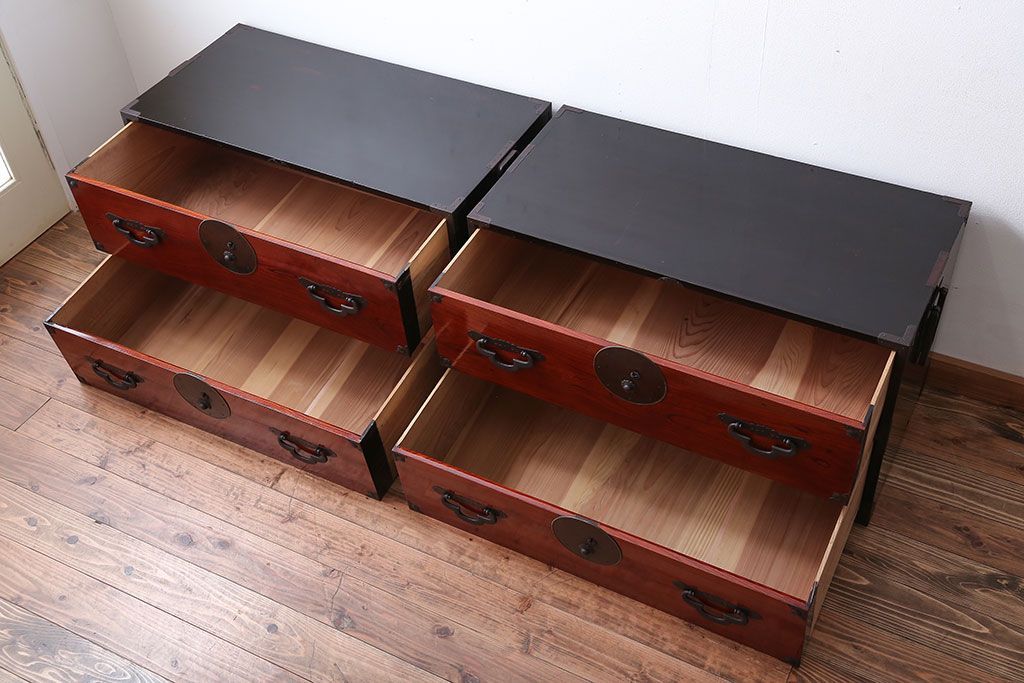 アンティーク家具　古民具・骨董　前面欅材!漆の綺麗な重ね衣装箪笥