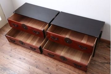 アンティーク家具　古民具・骨董　前面欅材!漆の綺麗な重ね衣装箪笥