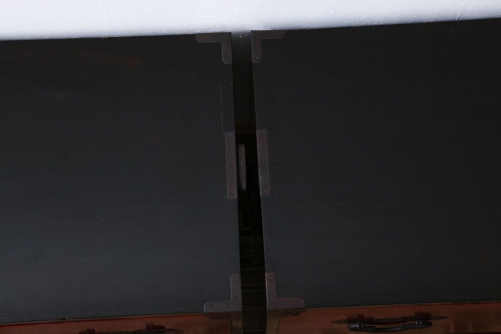 アンティーク家具　古民具・骨董　前面欅材!漆の綺麗な重ね衣装箪笥