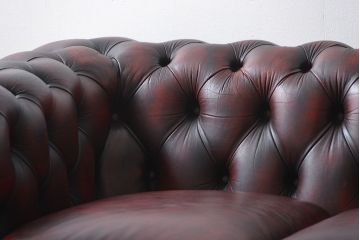 アンティーク家具　イギリスアンティーク　本革2人掛けチェスターフィールドソファ