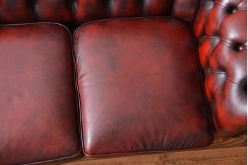 アンティーク家具　イギリスアンティーク　本革2人掛けチェスターフィールドソファ