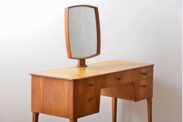ヴィンテージ家具　北欧ビンテージ　GORDON RUSSELL　シンプルでおしゃれなドレッサー