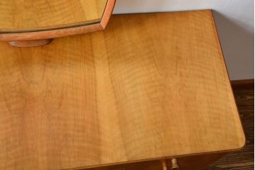 ヴィンテージ家具　北欧ビンテージ　GORDON RUSSELL　シンプルでおしゃれなドレッサー