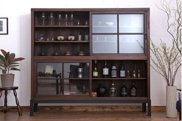 アンティーク家具　古民具・骨董　古い木製の重厚な鉄脚付き薄型収納棚