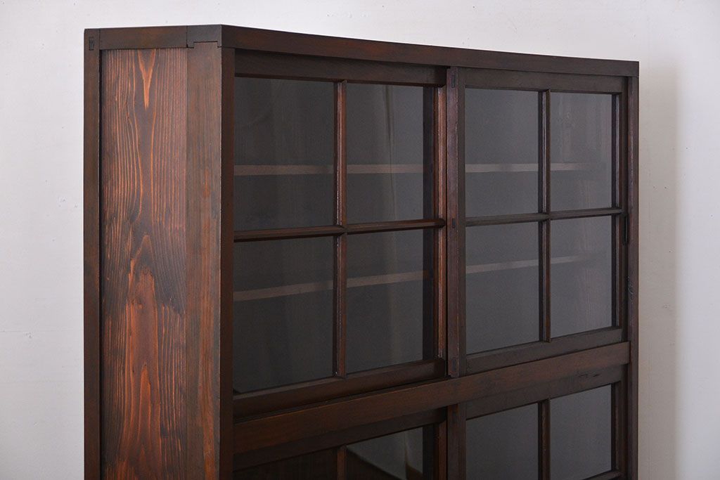 アンティーク家具　古民具・骨董　古い木製の重厚な鉄脚付き薄型収納棚