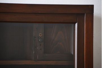 アンティーク家具　古民具・骨董　古い木製の重厚な鉄脚付き薄型収納棚