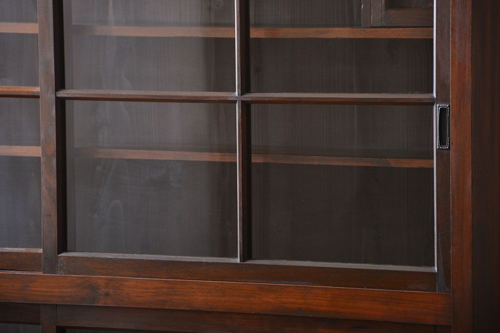 アンティーク家具　古民具・骨董　古い木製の重厚な鉄脚付き薄型収納棚