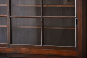 アンティーク家具　古民具・骨董　古い木製の重厚な鉄脚付き薄型収納棚