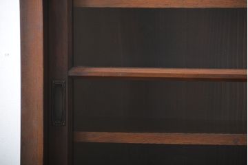 アンティーク家具　古民具・骨董　古い木製の重厚な鉄脚付き薄型収納棚