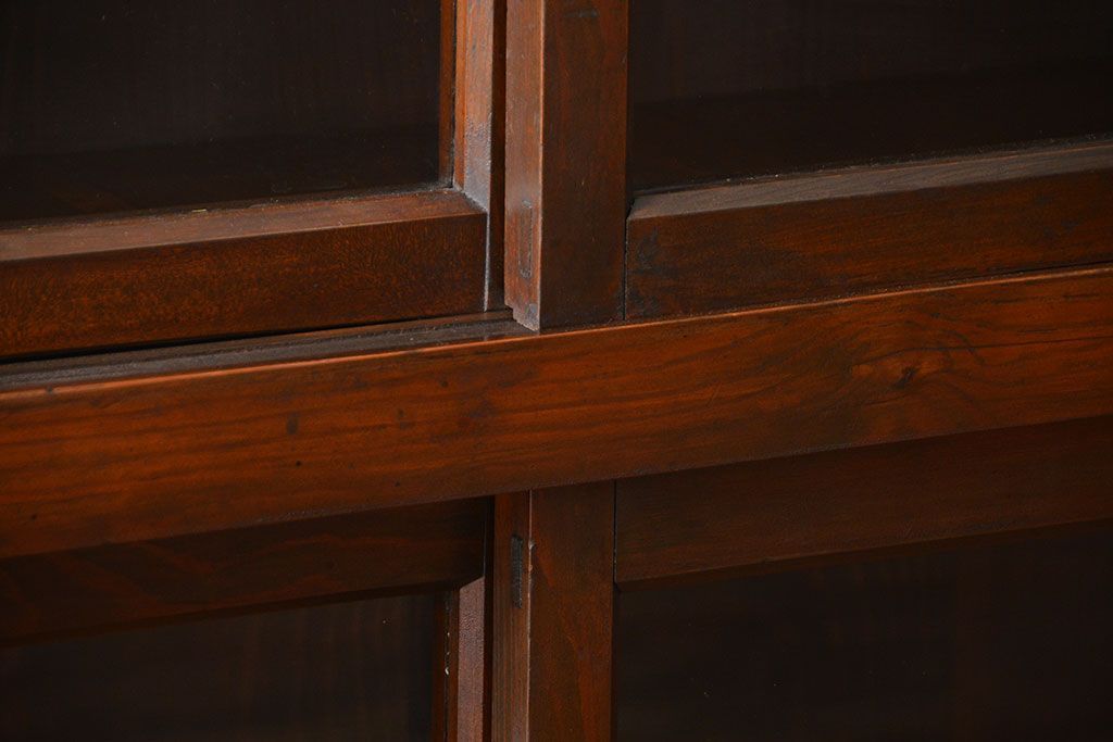 アンティーク家具　古民具・骨董　古い木製の重厚な鉄脚付き薄型収納棚