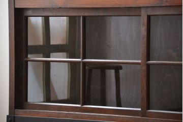 アンティーク家具　古民具・骨董　古い木製の重厚な鉄脚付き薄型収納棚