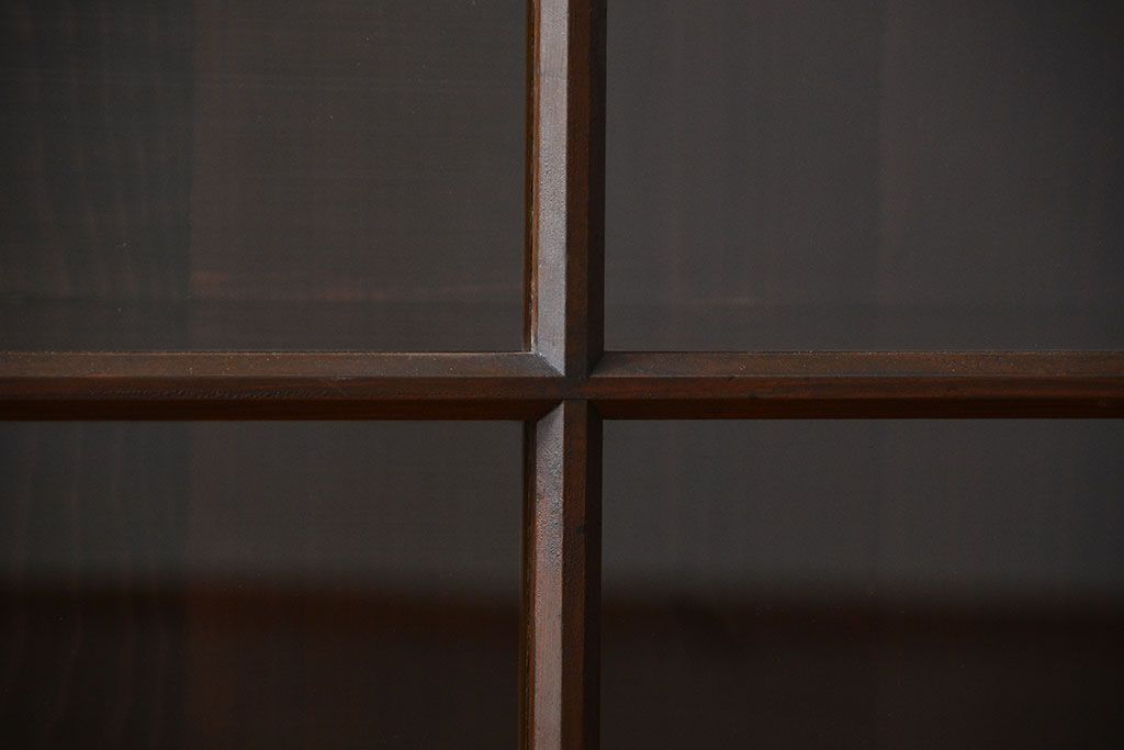 アンティーク家具　古民具・骨董　古い木製の重厚な鉄脚付き薄型収納棚