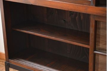 アンティーク家具　古民具・骨董　古い木製の重厚な鉄脚付き薄型収納棚